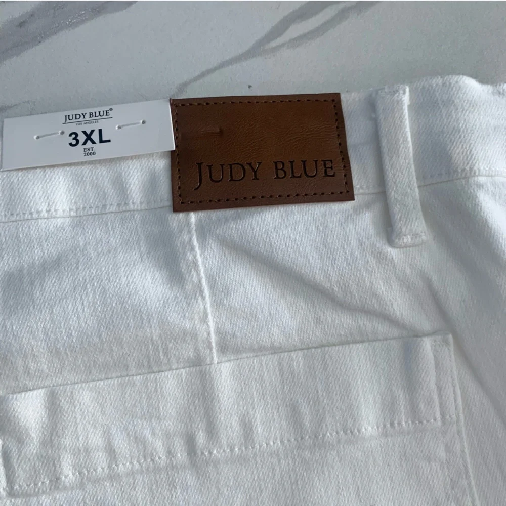 Judy Blue Women Jogger Shorts Sz 3XL White High Rise Cuff Pockets Denim NWT